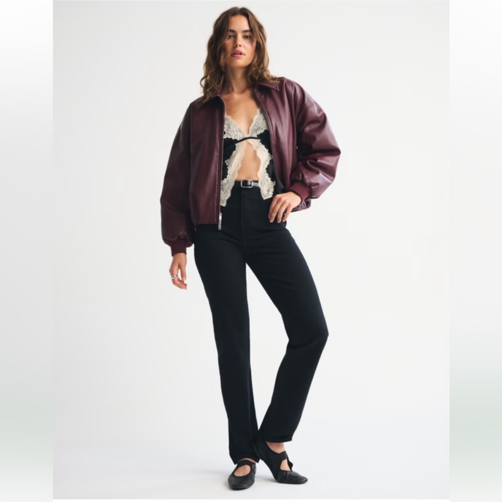 Abercrombie & Fitch The ‘90s Straight Ultra High Rise, Black Jeans, 10s